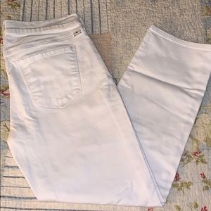 White crop Lucky’s